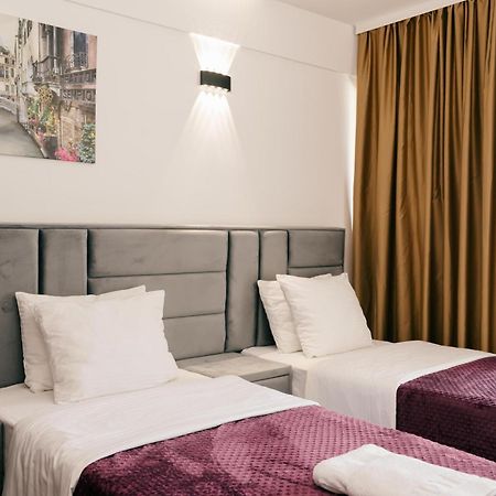 Hotel Lajka Luxury อุลซิน ภายนอก รูปภาพ