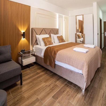 Hotel Lajka Luxury อุลซิน ภายนอก รูปภาพ