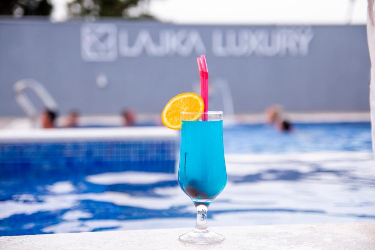 Hotel Lajka Luxury อุลซิน ภายนอก รูปภาพ