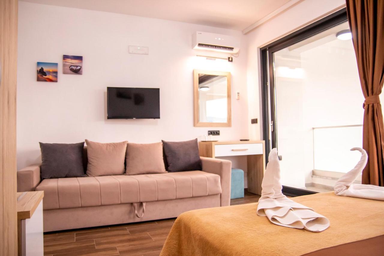 Hotel Lajka Luxury อุลซิน ภายนอก รูปภาพ