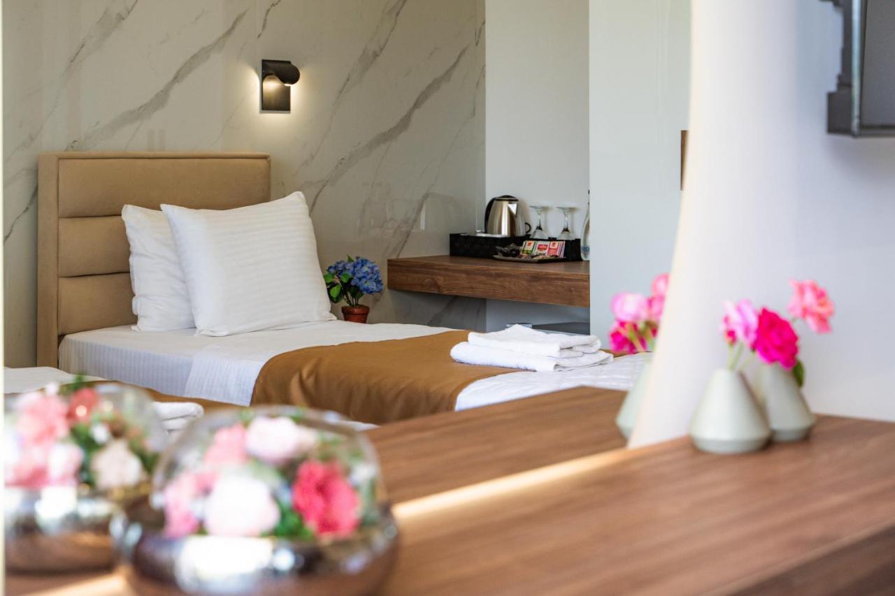 Hotel Lajka Luxury อุลซิน ภายนอก รูปภาพ