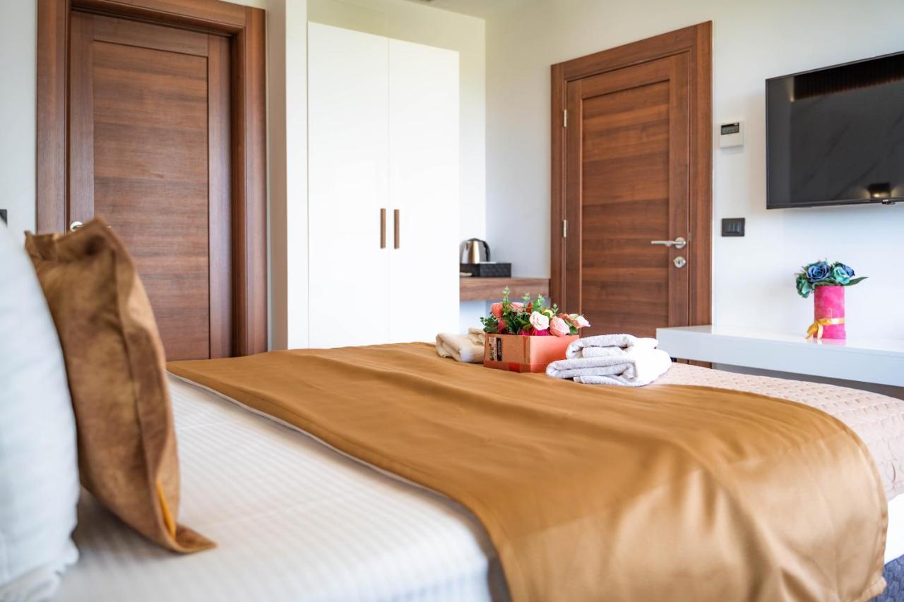 Hotel Lajka Luxury อุลซิน ภายนอก รูปภาพ