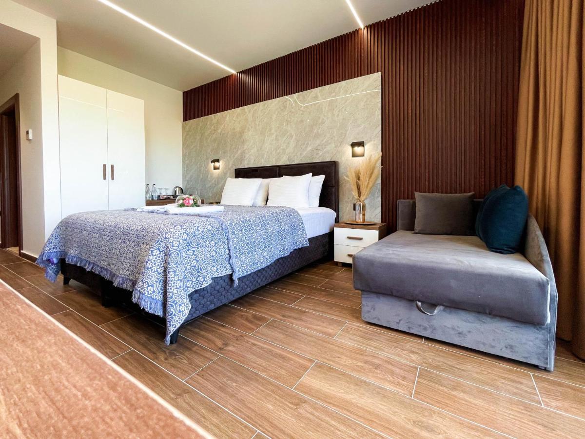 Hotel Lajka Luxury อุลซิน ภายนอก รูปภาพ