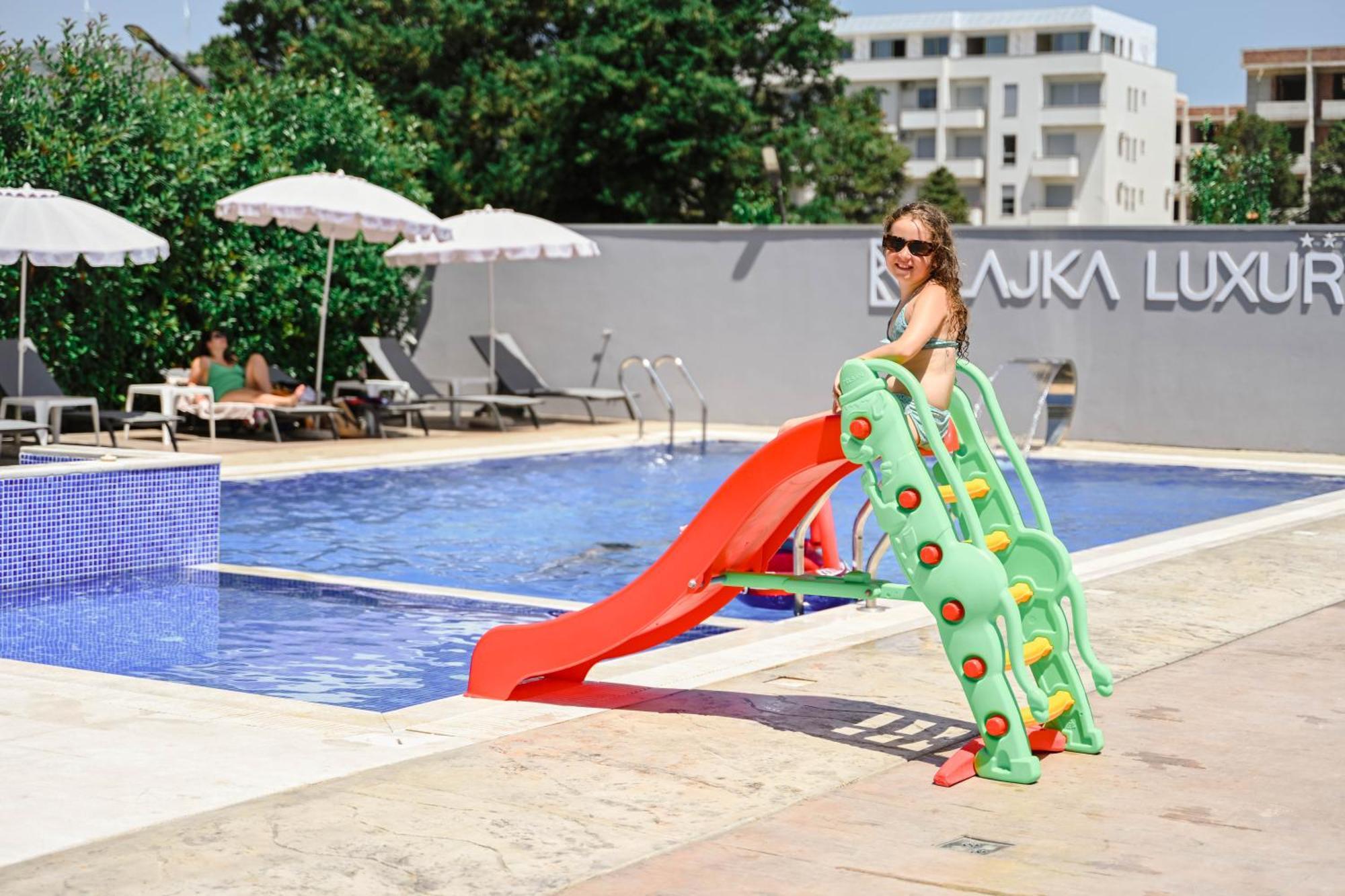 Hotel Lajka Luxury อุลซิน ภายนอก รูปภาพ