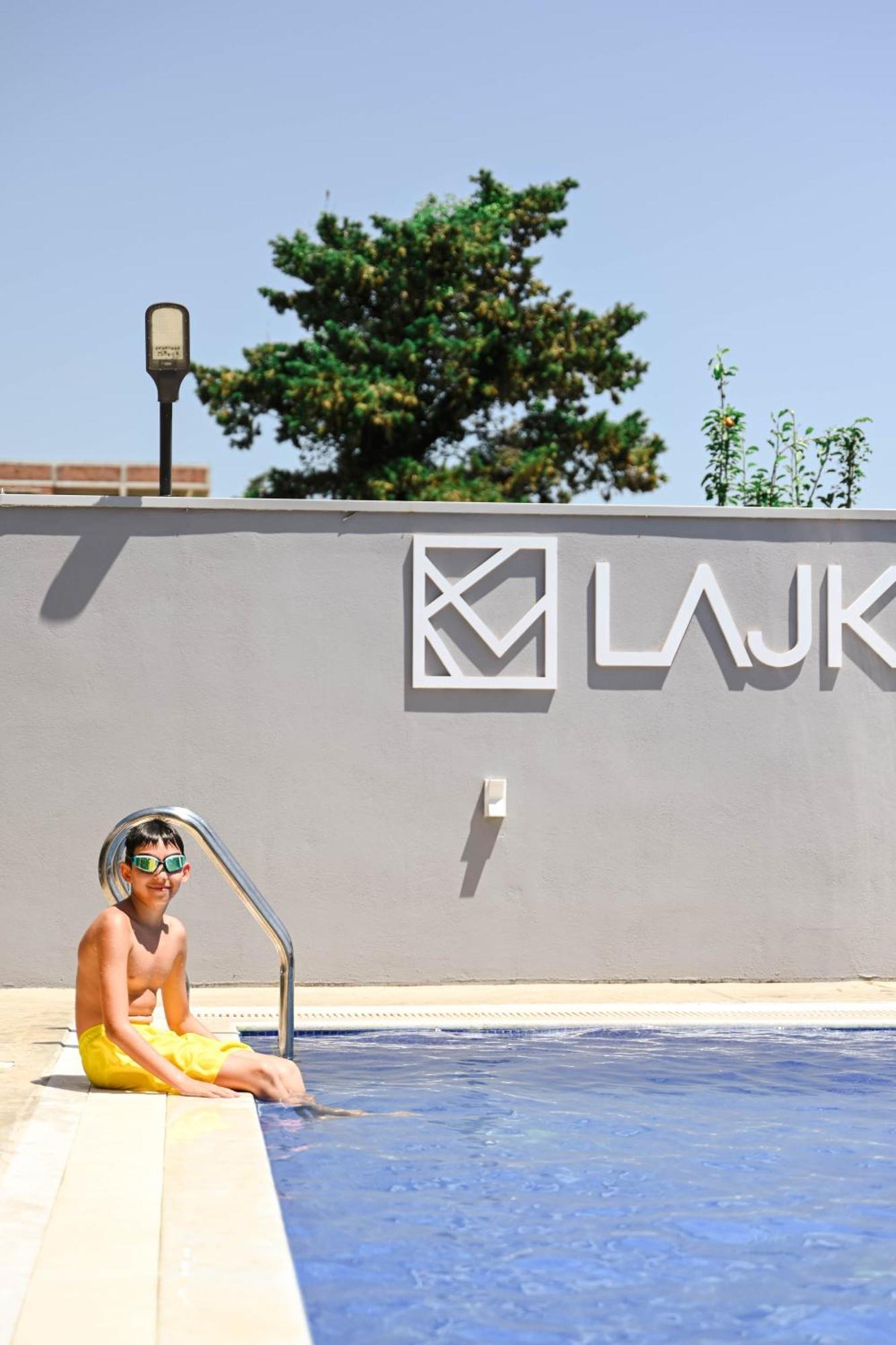 Hotel Lajka Luxury อุลซิน ภายนอก รูปภาพ