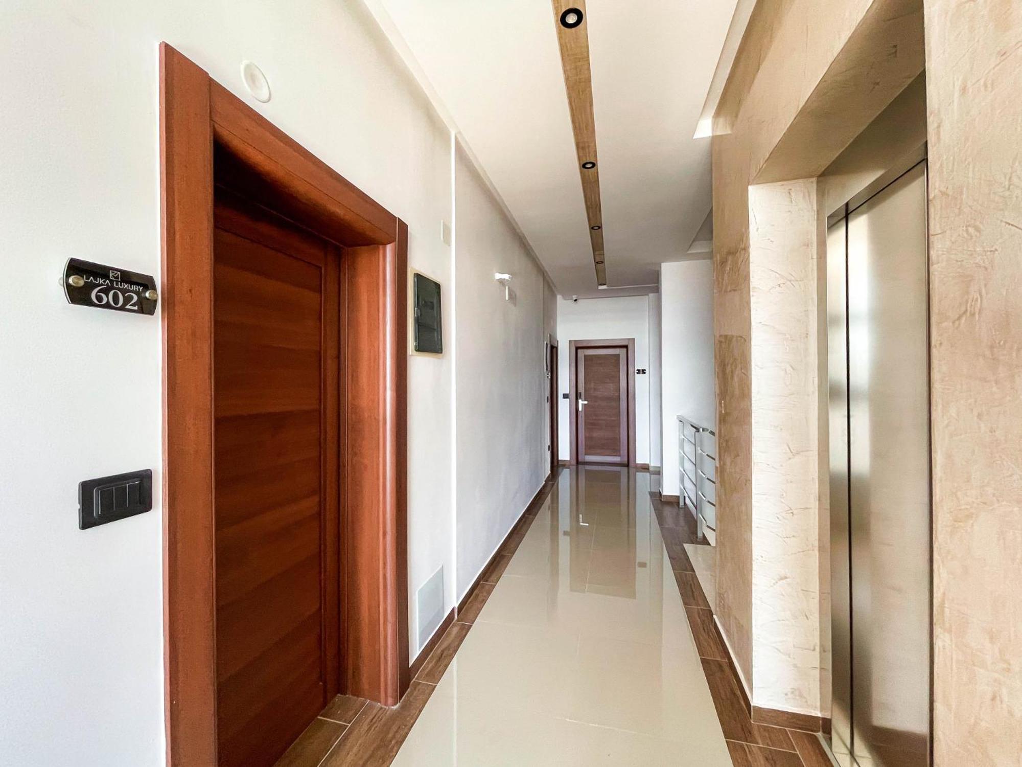 Hotel Lajka Luxury อุลซิน ภายนอก รูปภาพ