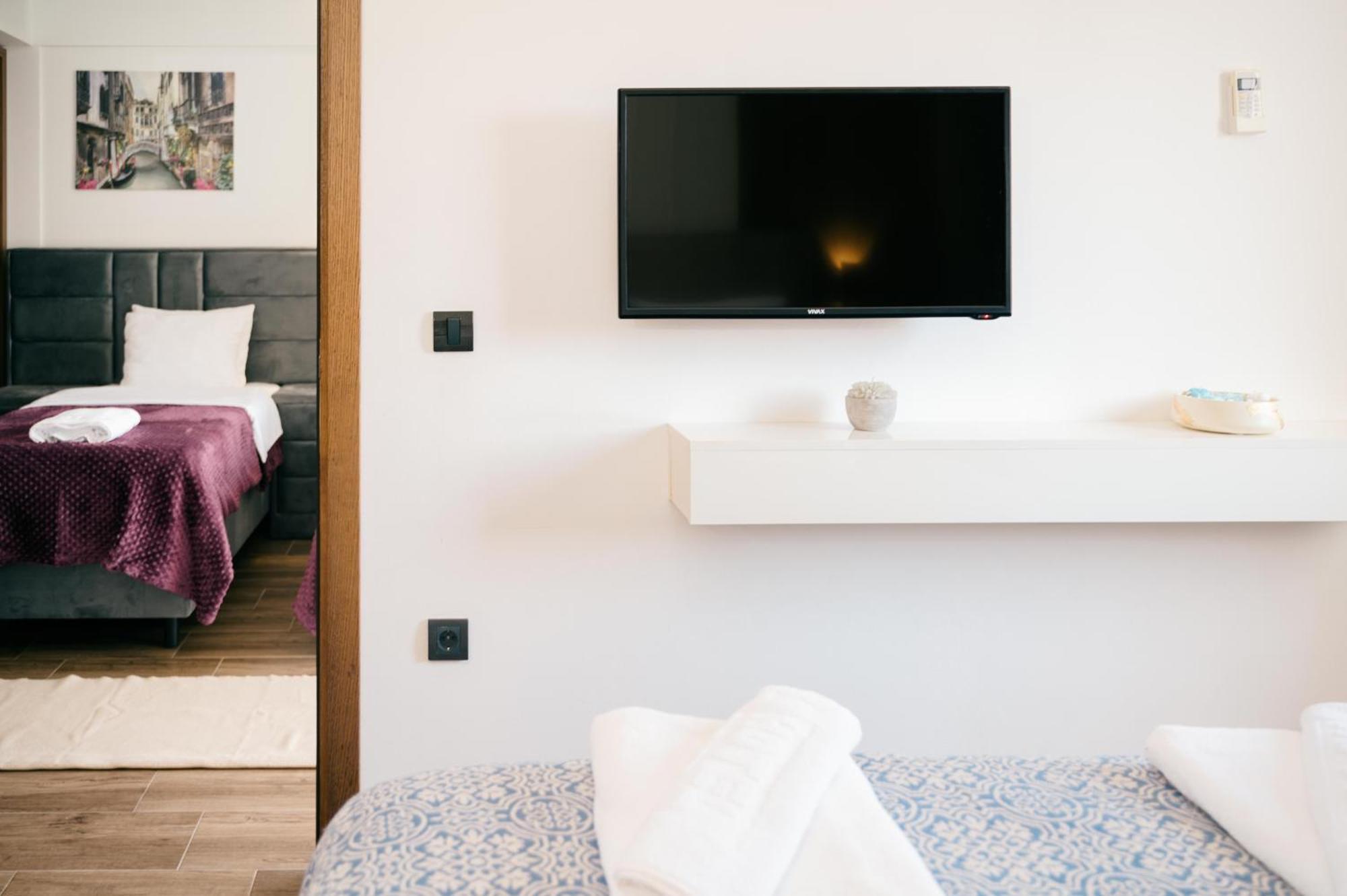 Hotel Lajka Luxury อุลซิน ภายนอก รูปภาพ