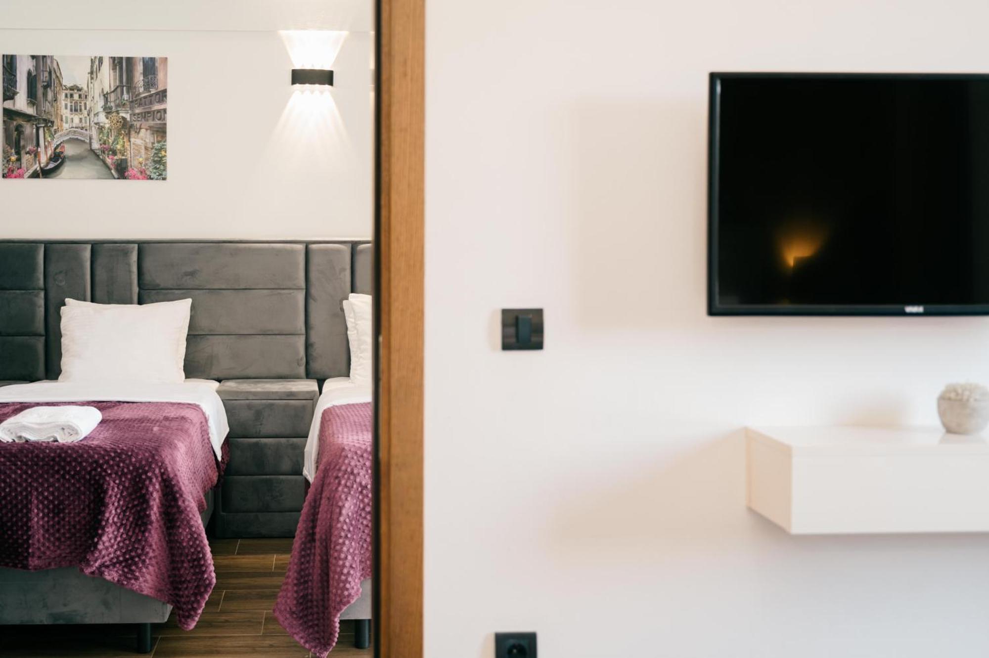 Hotel Lajka Luxury อุลซิน ภายนอก รูปภาพ