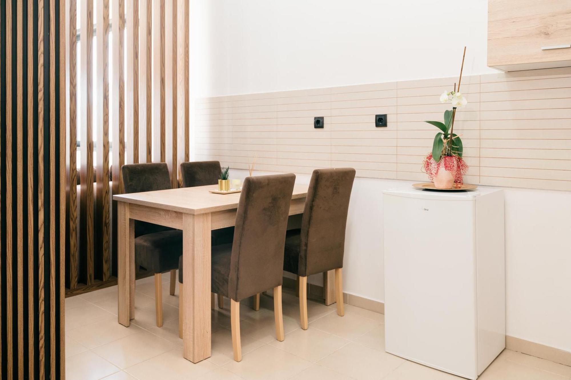 Hotel Lajka Luxury อุลซิน ภายนอก รูปภาพ