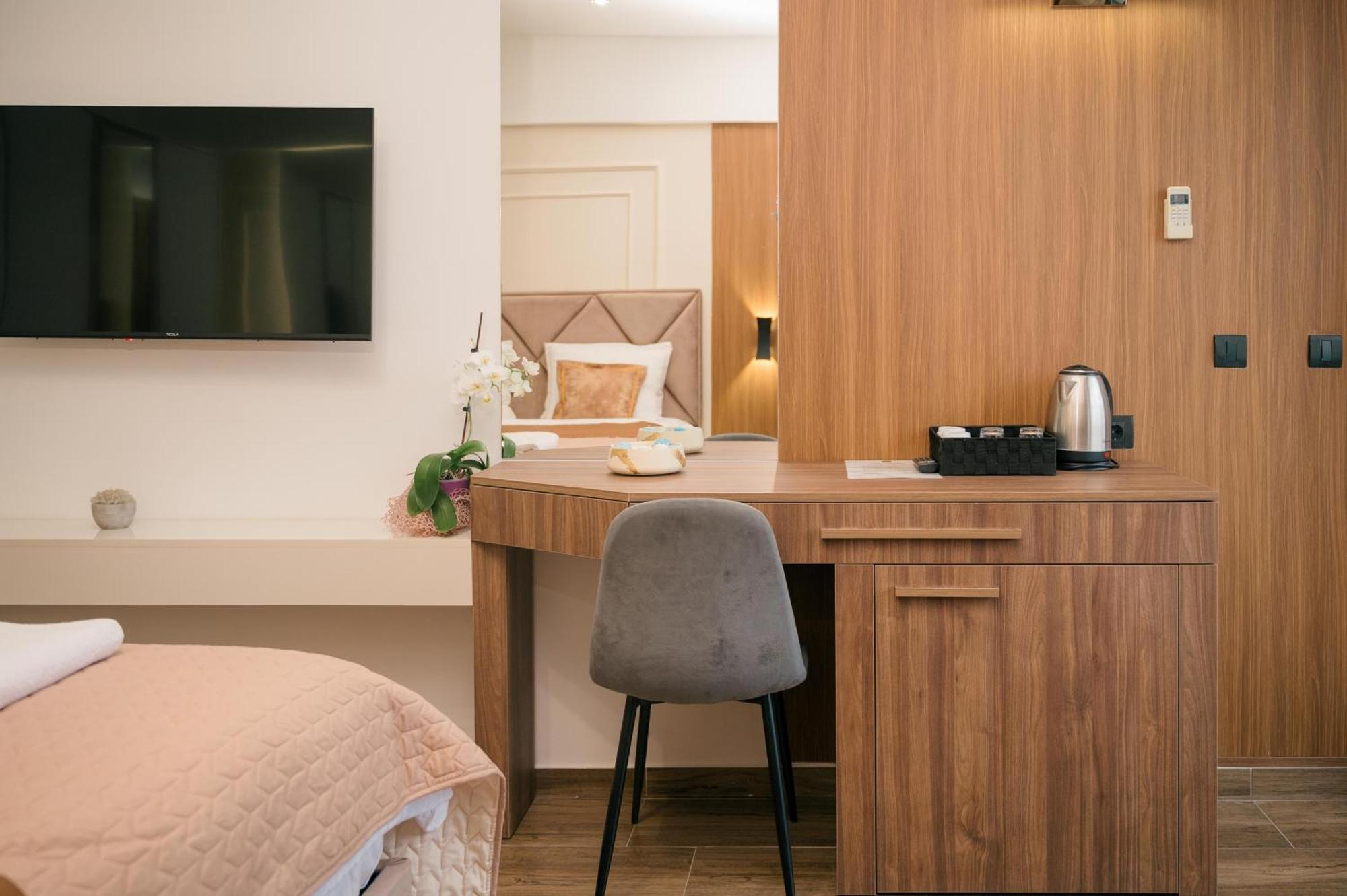 Hotel Lajka Luxury อุลซิน ภายนอก รูปภาพ