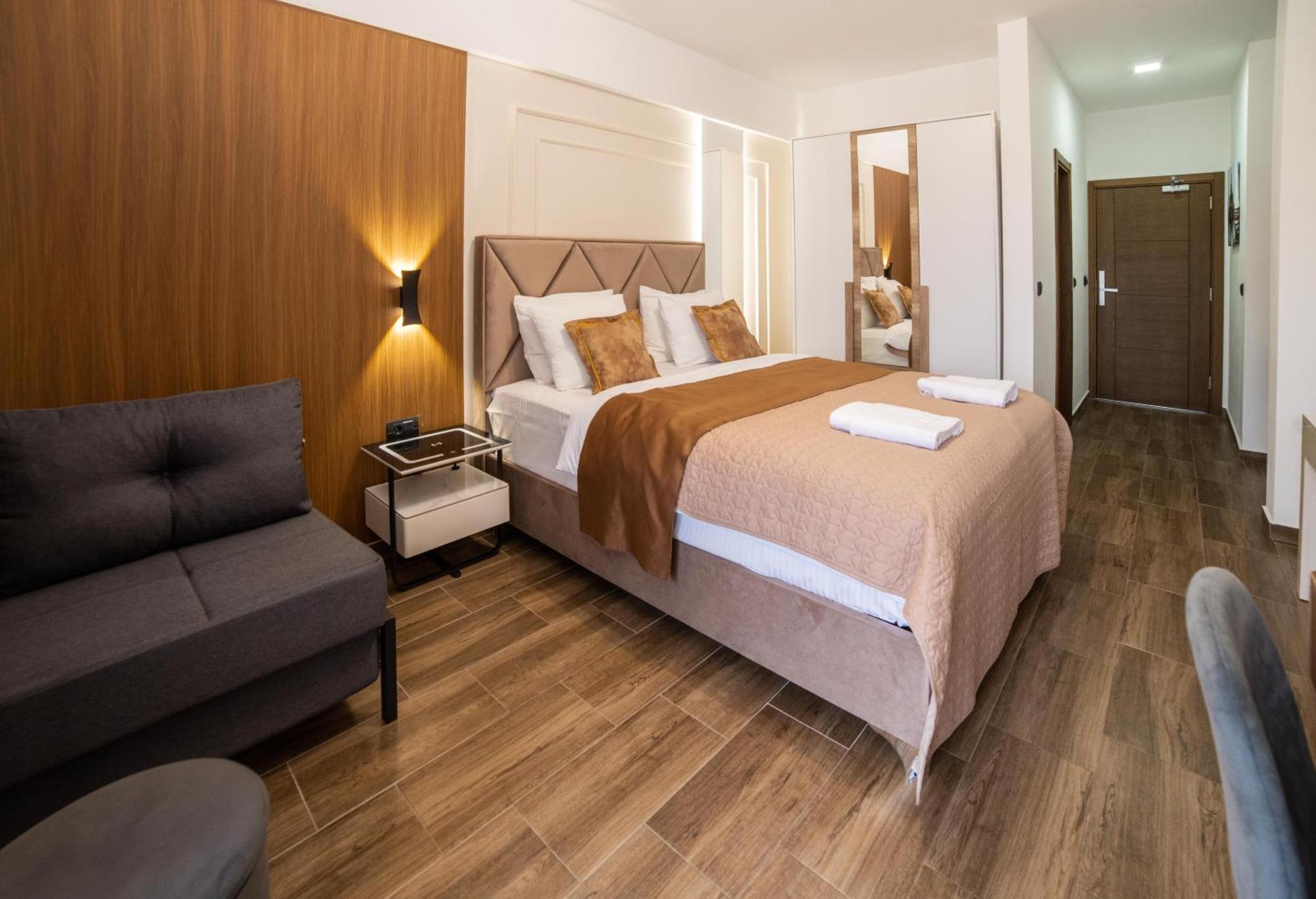 Hotel Lajka Luxury อุลซิน ภายนอก รูปภาพ