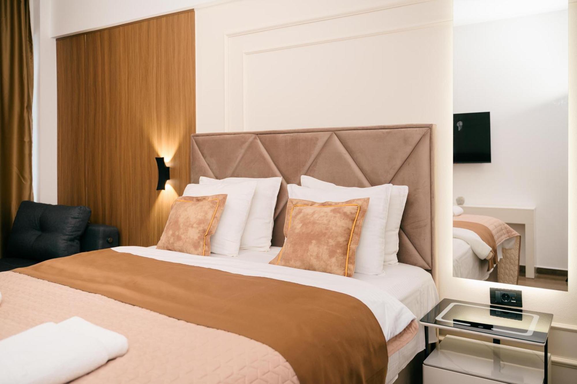 Hotel Lajka Luxury อุลซิน ภายนอก รูปภาพ