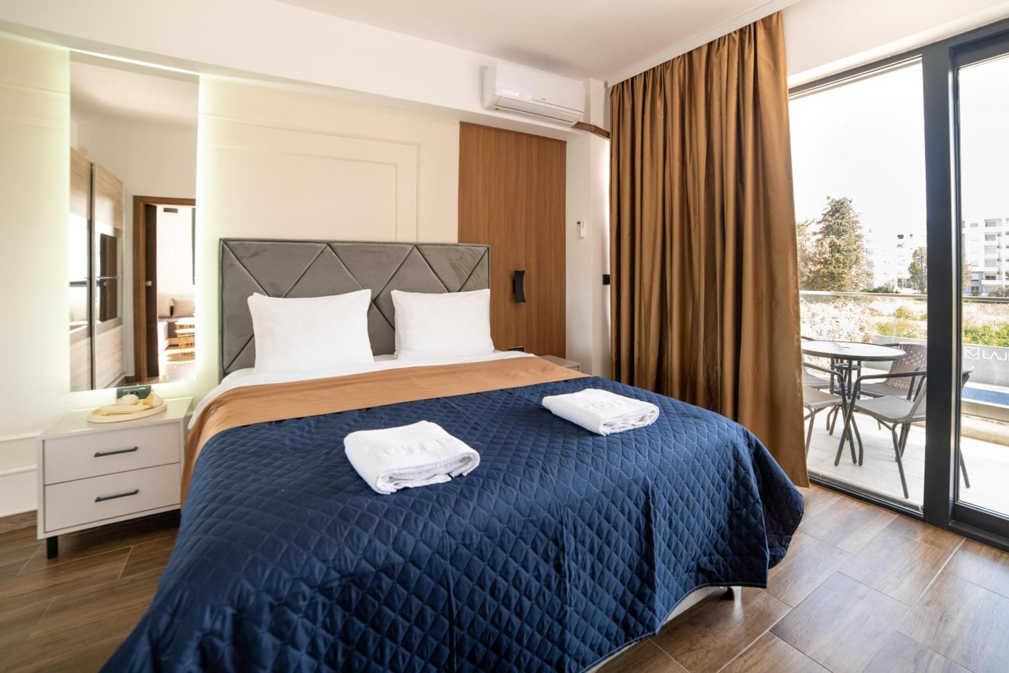 Hotel Lajka Luxury อุลซิน ภายนอก รูปภาพ