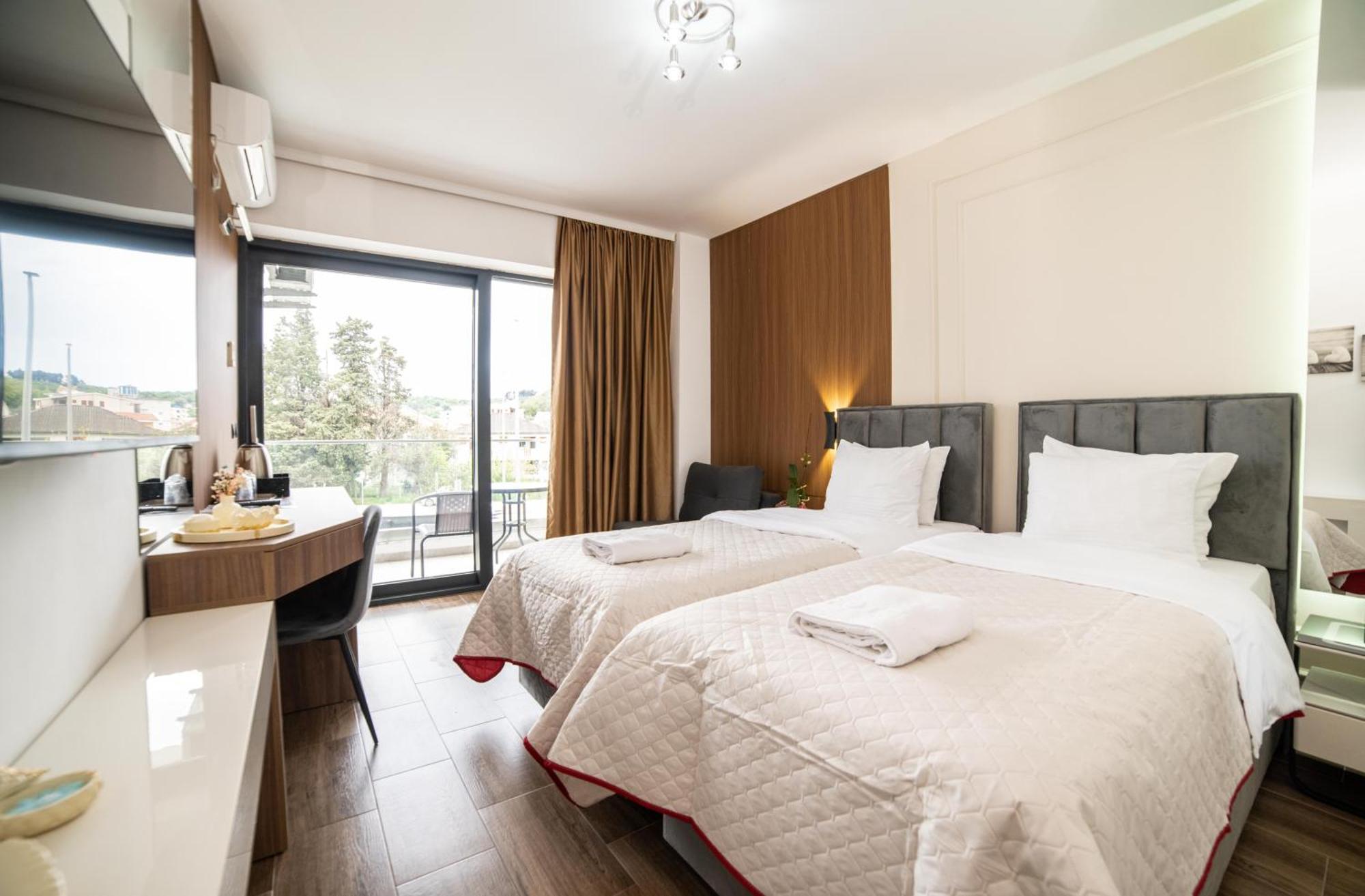 Hotel Lajka Luxury อุลซิน ภายนอก รูปภาพ