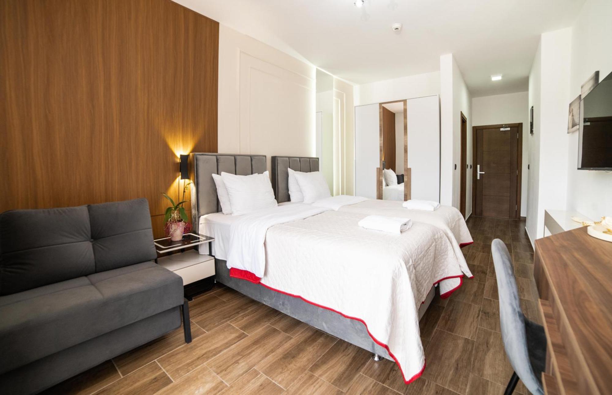 Hotel Lajka Luxury อุลซิน ภายนอก รูปภาพ