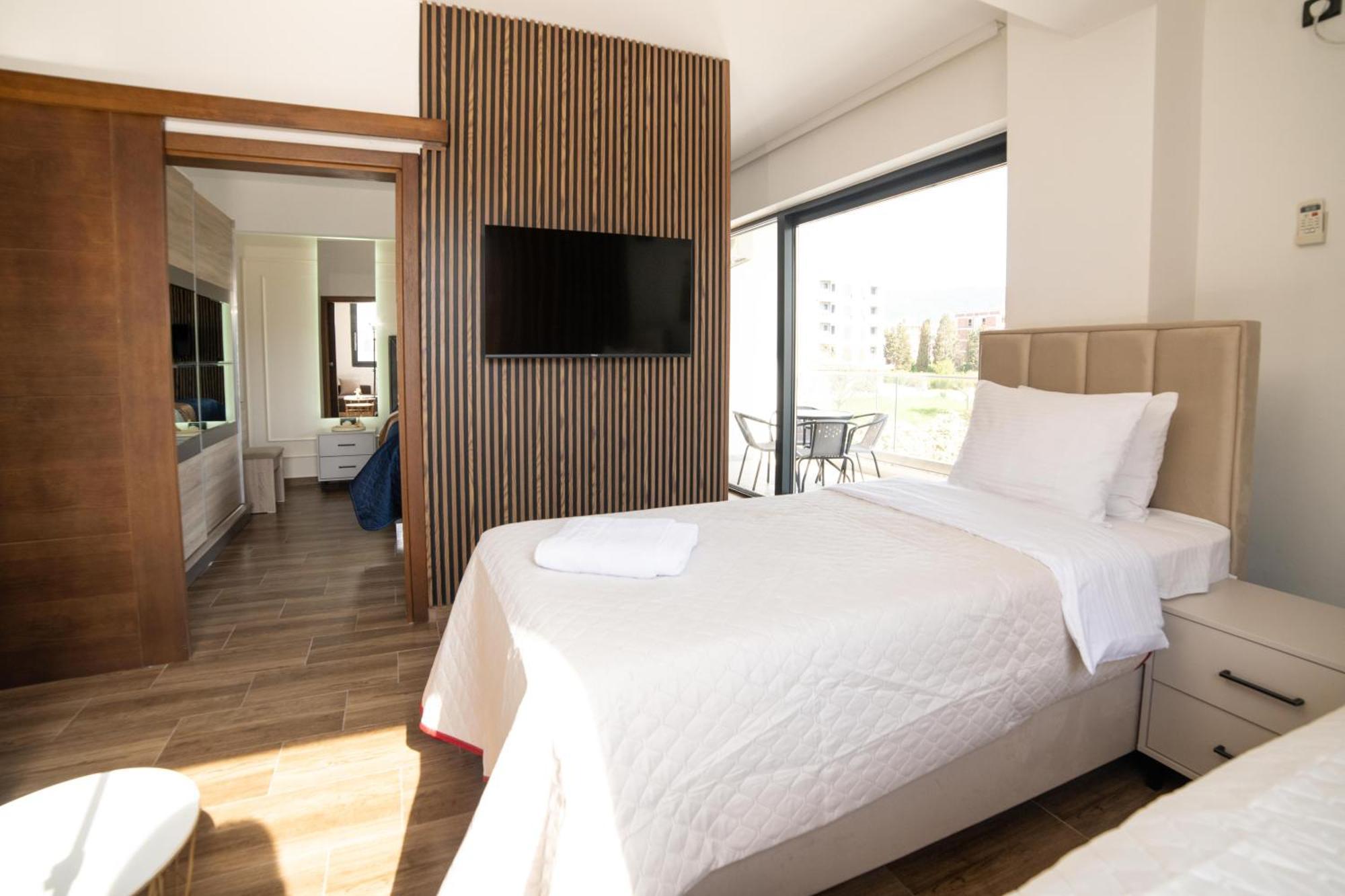 Hotel Lajka Luxury อุลซิน ภายนอก รูปภาพ