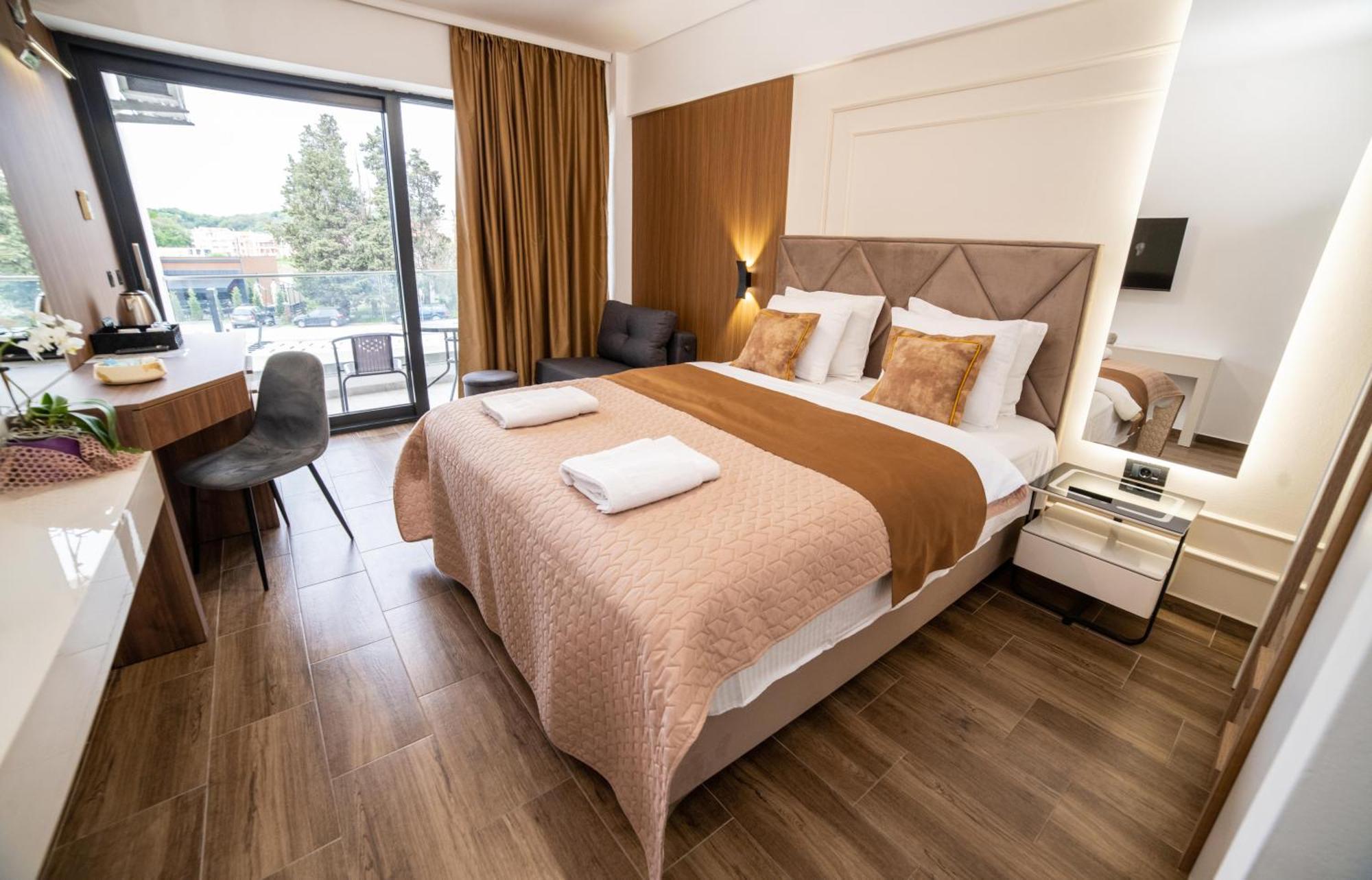 Hotel Lajka Luxury อุลซิน ภายนอก รูปภาพ