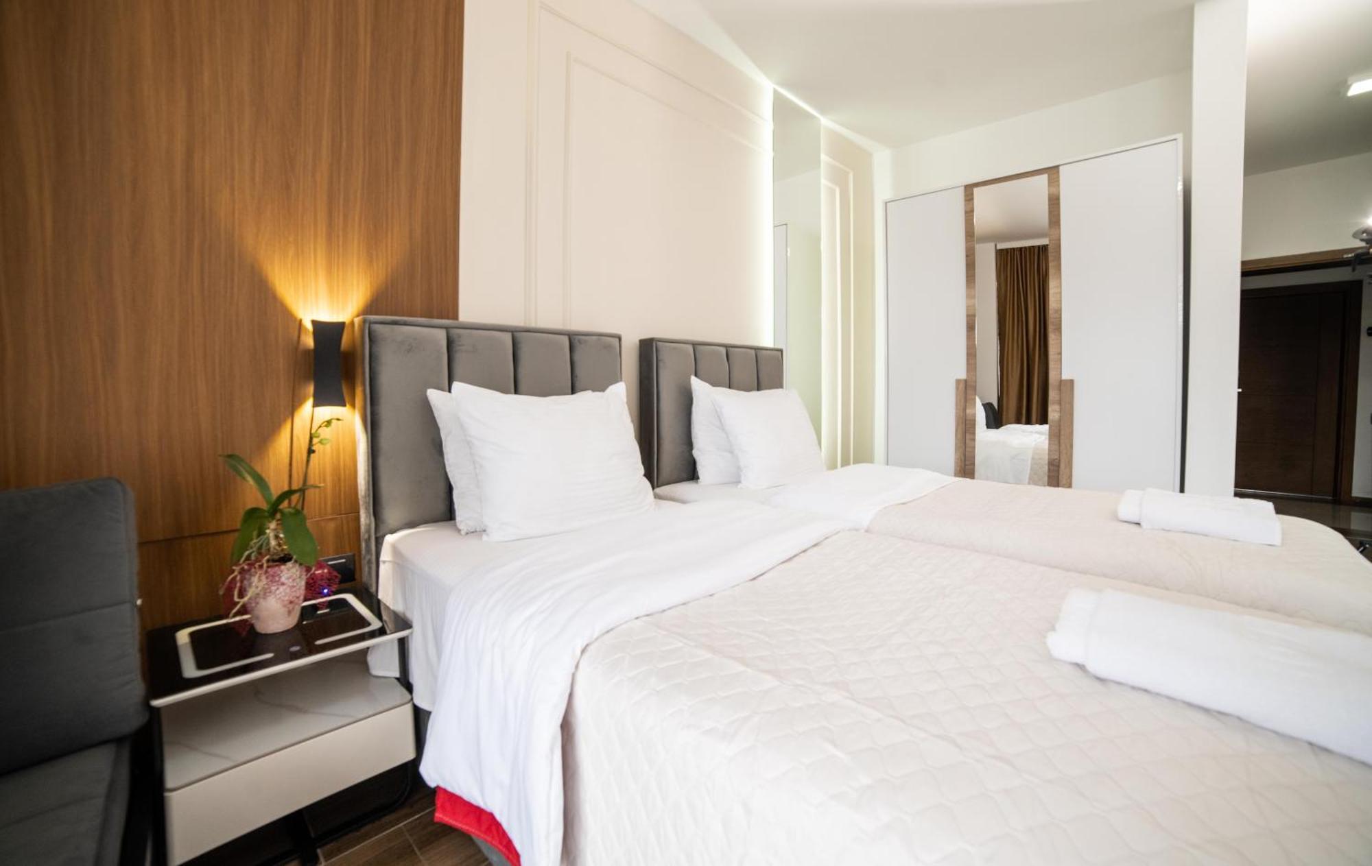 Hotel Lajka Luxury อุลซิน ภายนอก รูปภาพ