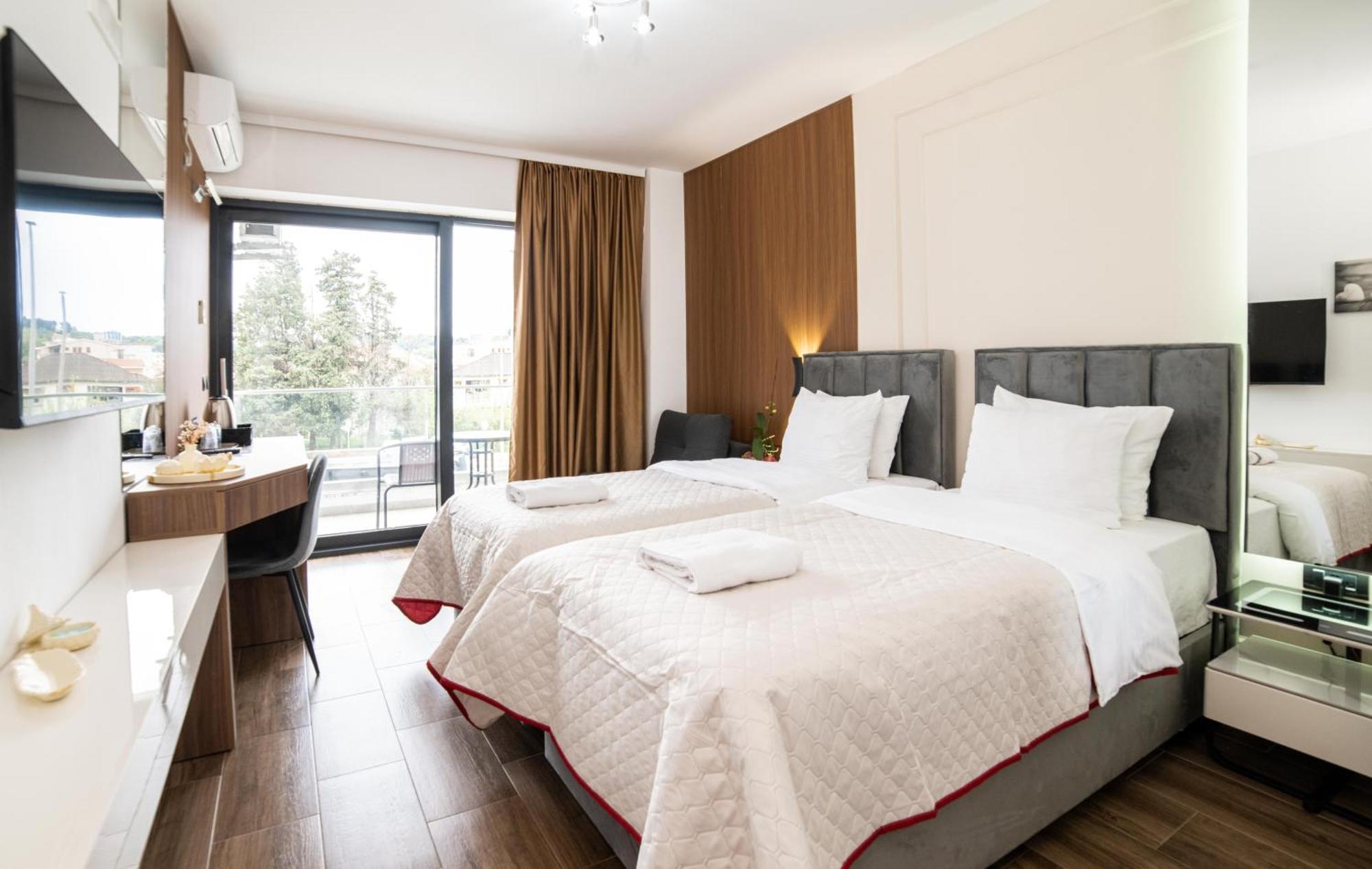 Hotel Lajka Luxury อุลซิน ภายนอก รูปภาพ