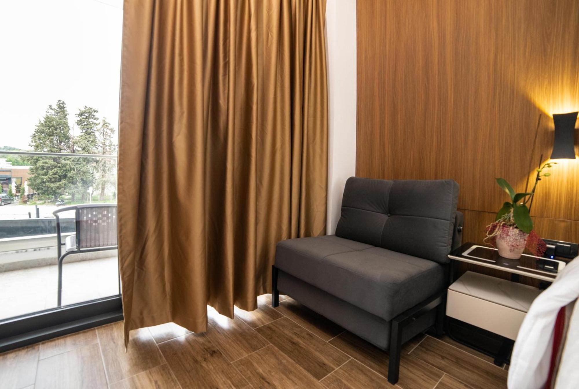 Hotel Lajka Luxury อุลซิน ภายนอก รูปภาพ
